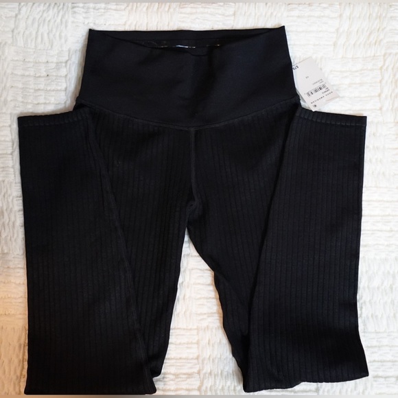 GOOD AMERICAN LEGGINGS WIDE RIB SHINE CLEAN SEAMLESS NWT BLACK - Picture 3 of 8